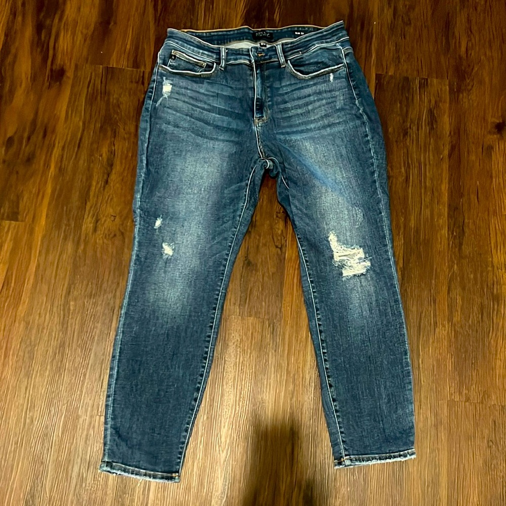Judy Blue Slim Fit jeans distressed